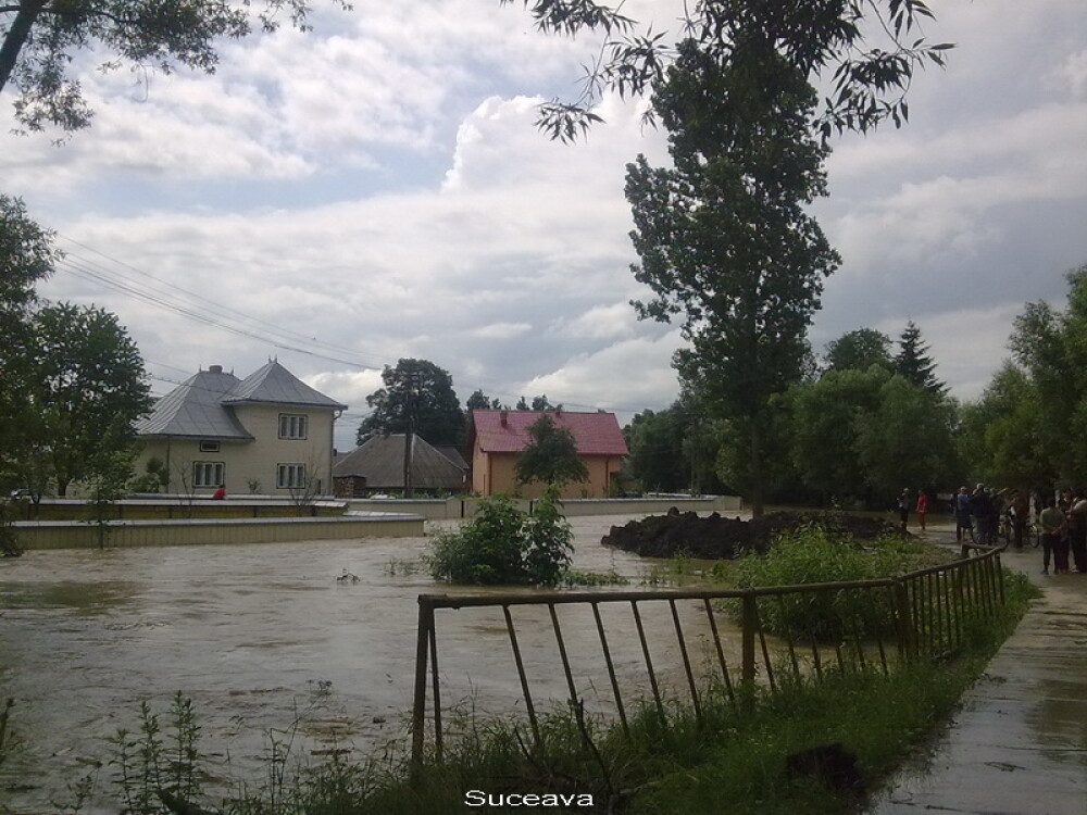 Moldova, tinutul spaimei si al apelor! 14 morti si drumuri blocate - Imaginea 22