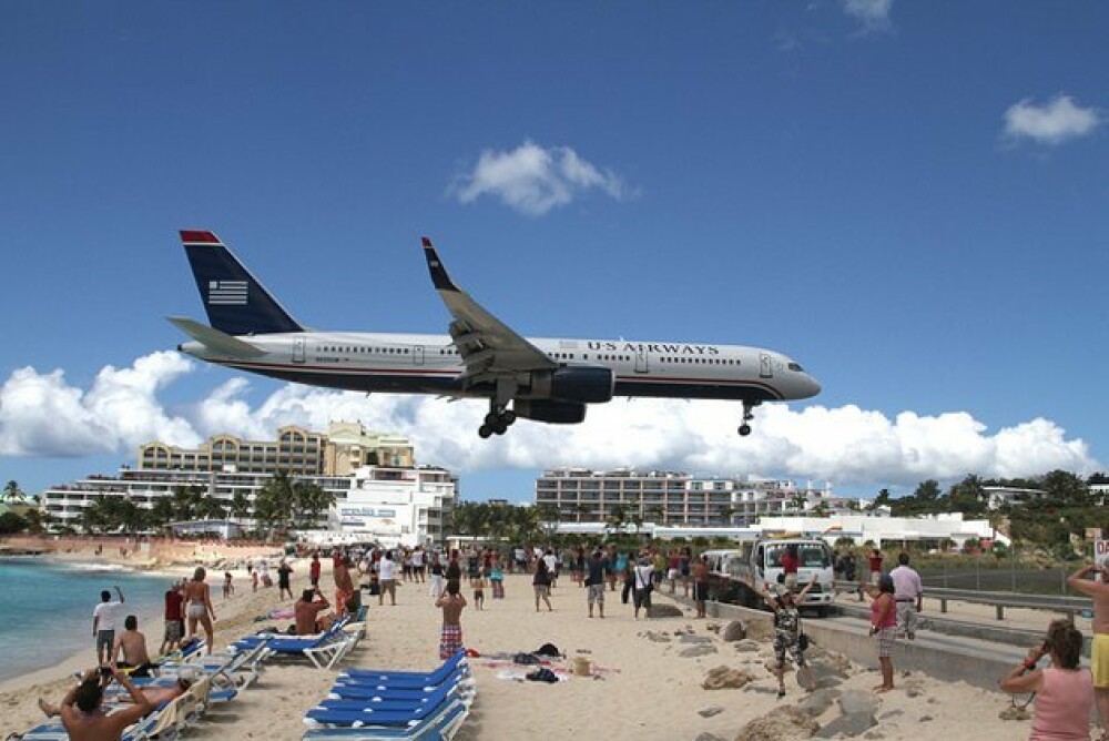 Crezi ca e Photoshop? Singura plaja din lume INTERZISA celor cu frica de avioane. GALERIE FOTO - Imaginea 5
