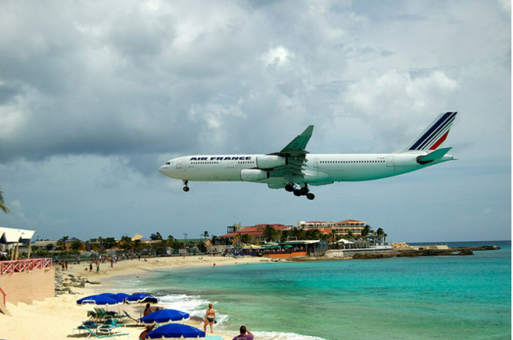 Crezi ca e Photoshop? Singura plaja din lume INTERZISA celor cu frica de avioane. GALERIE FOTO - Imaginea 6