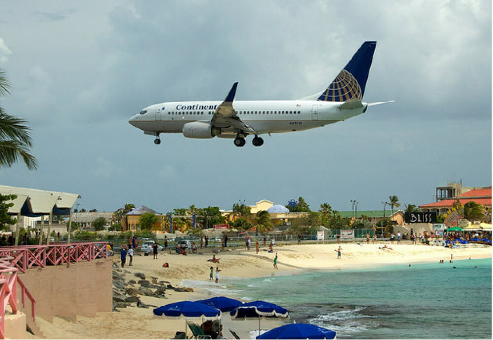 Crezi ca e Photoshop? Singura plaja din lume INTERZISA celor cu frica de avioane. GALERIE FOTO - Imaginea 7