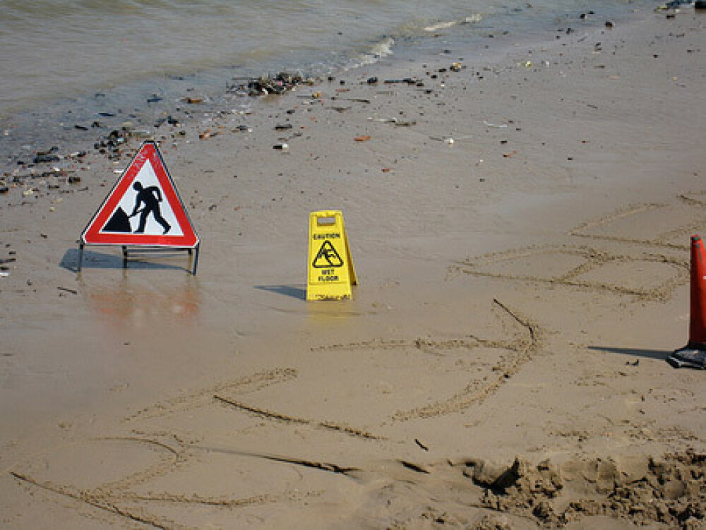 Cele mai haioase semne de atentionare gasite pe plaja. GALERIE FOTO - Imaginea 4
