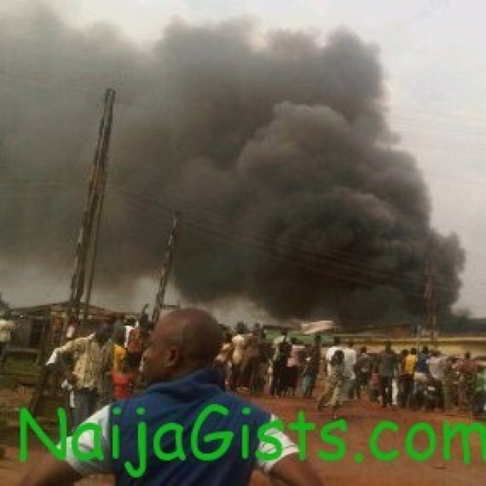 Cel putin 153 de oameni au murit dupa ce un Boeing s-a prabusit intr-un cartier din Nigeria. VIDEO - Imaginea 2