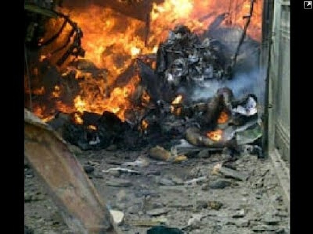 Cel putin 153 de oameni au murit dupa ce un Boeing s-a prabusit intr-un cartier din Nigeria. VIDEO - Imaginea 7