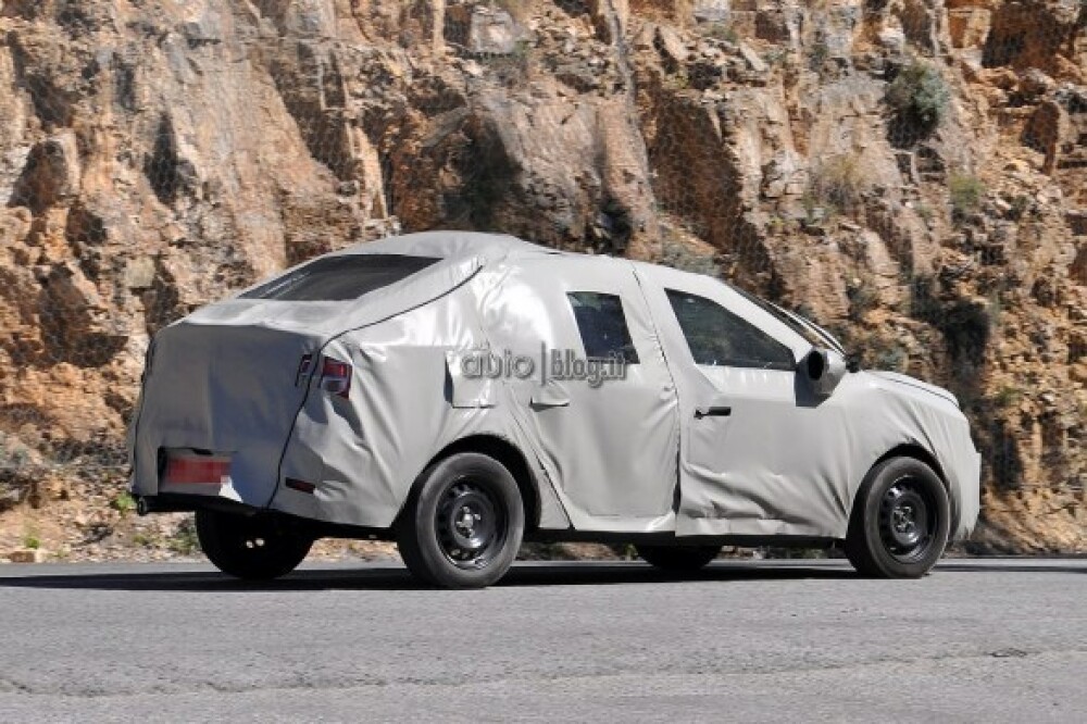 Imagini spion cu Dacia Logan 2 pe sosea. Vezi primele fotografii aparute pe internet - Imaginea 3
