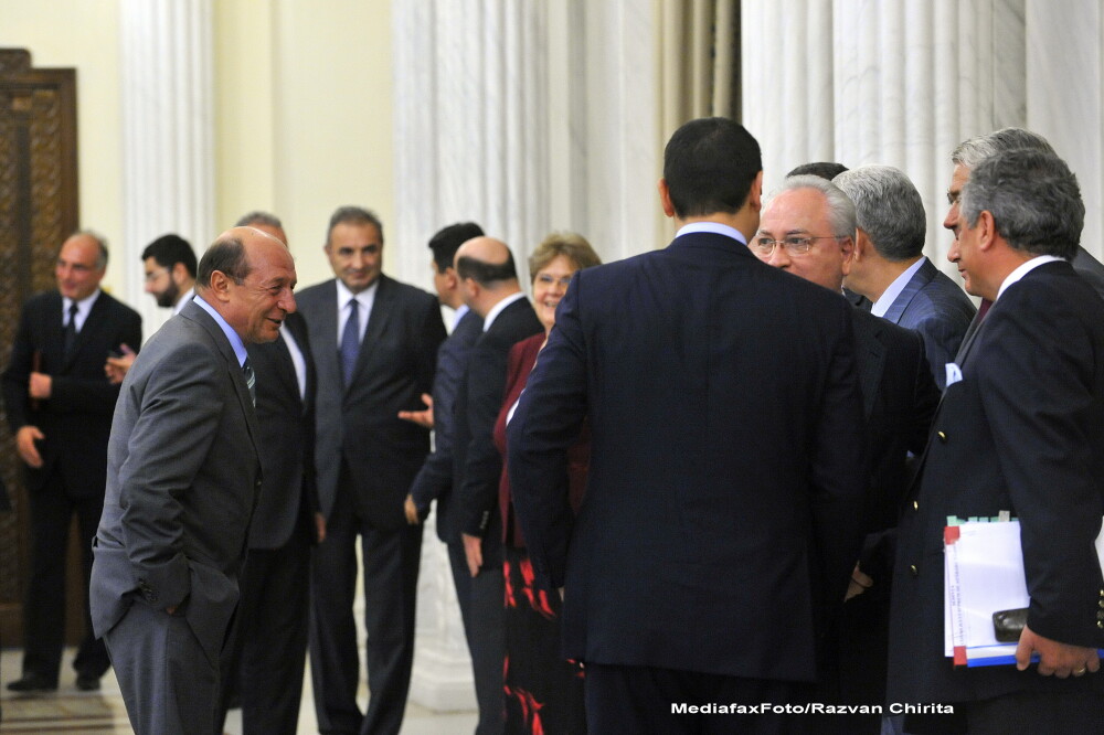 Hasotti a depus juramantul de investitura in functia de ministru al Culturii. Ce i-a spus Basescu - Imaginea 2