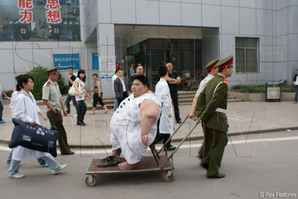 Galerie FOTO. Acum 2 ani era cel mai gras om din China. Cum arata astazi, dupa ce a slabit enorm - Imaginea 6