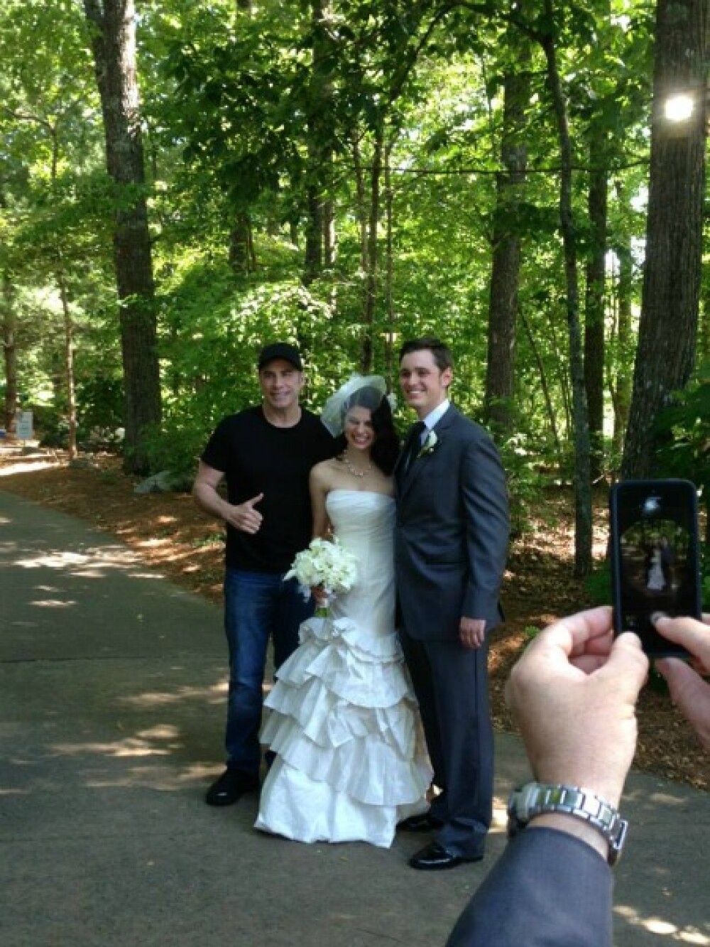 Ce se intampla cand John Travolta apare neinvitat la nunta ta. FOTO - Imaginea 2