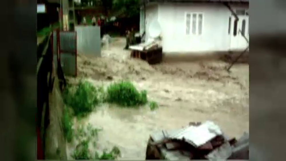 Efectele inundatiilor din Moldova. Peste 70 de case si 528 anexe sunt afectate - Imaginea 5