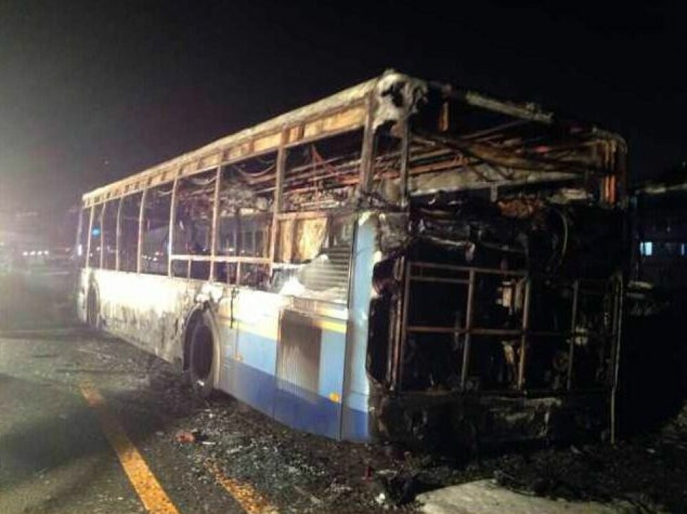 42 de morti dupa ce un autobuz a luat foc in China. Nu se cunosc cauzele izbucnirii incendiului - Imaginea 1