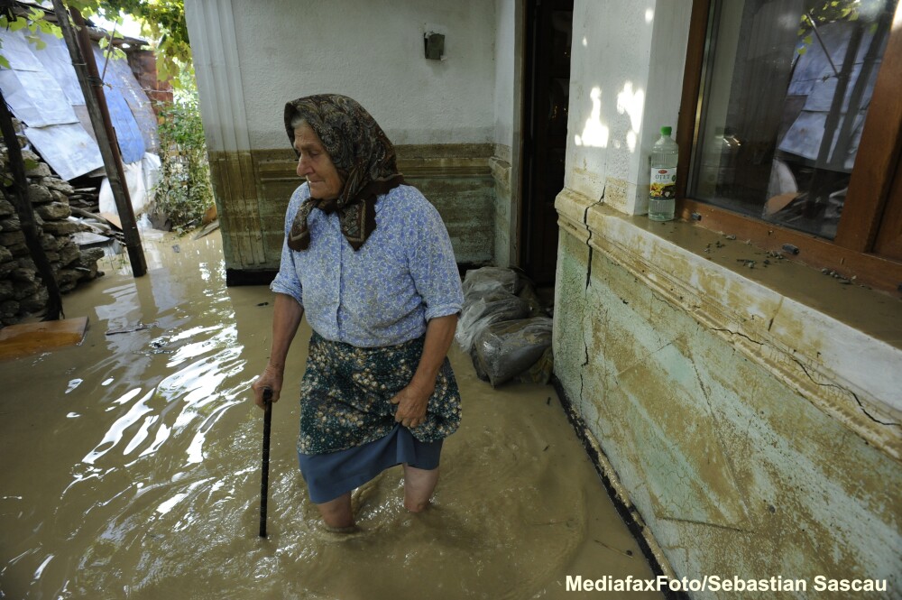 Efectele inundatiilor din Moldova. Peste 70 de case si 528 anexe sunt afectate - Imaginea 6