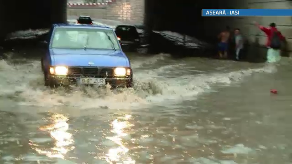 Romania, maturata de furtuni: inca o persoana a murit la Iasi. COD galben pana la ora 23:00 - Imaginea 2