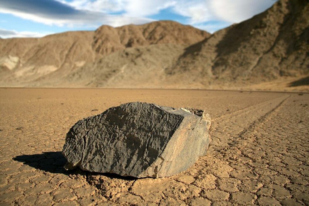 FOTO. Misterul pietrelor care se deplaseaza singure prin desert. Care este explicatia fenomenului - Imaginea 3
