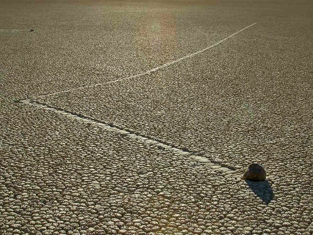 FOTO. Misterul pietrelor care se deplaseaza singure prin desert. Care este explicatia fenomenului - Imaginea 4