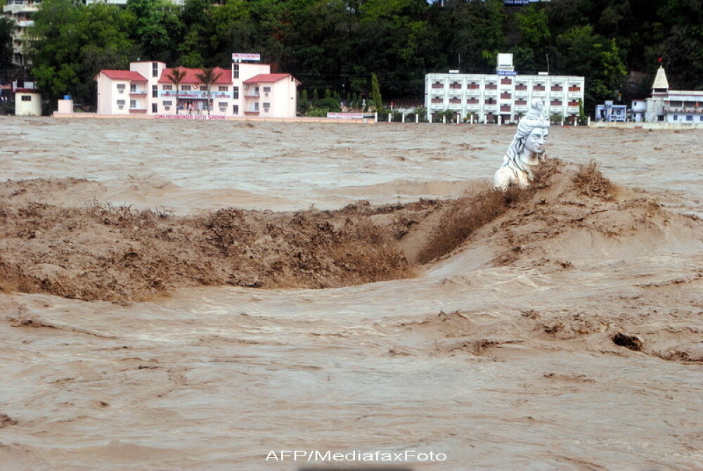 Imaginile musonului din India care a ucis 138 de persoane pana in prezent - Imaginea 6