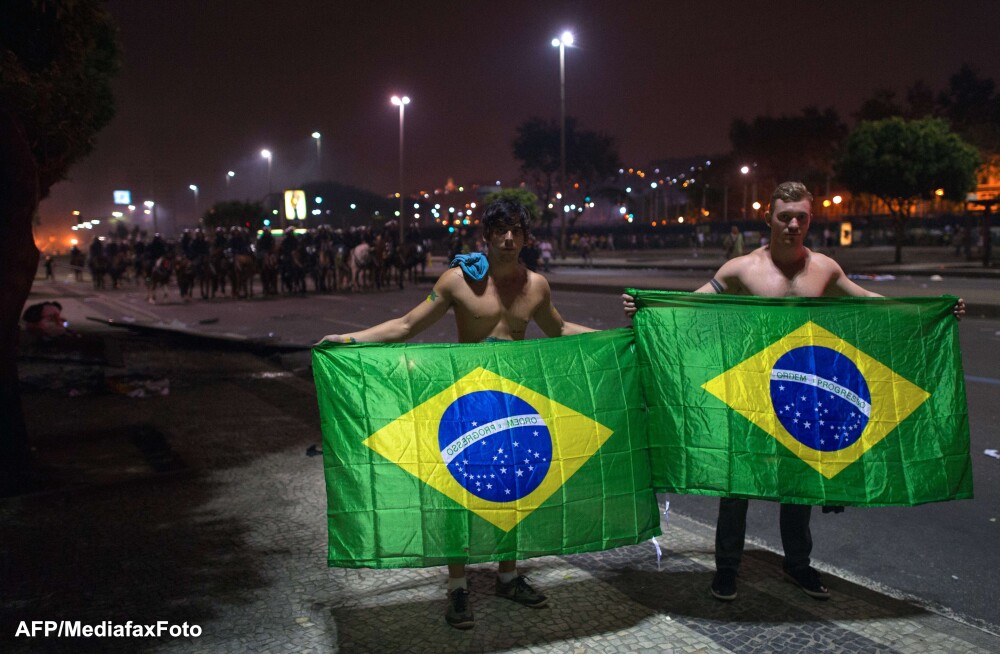 A 10-a zi de proteste in Brazilia. Un milion de oameni pe strazi, impotriva coruptiei si saraciei - Imaginea 7