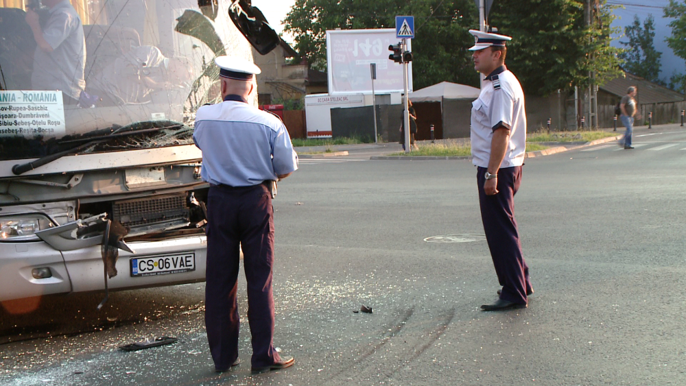 Accident cu doua autocare pline cu calatori, la Timisoara. GALERIE FOTO - Imaginea 1