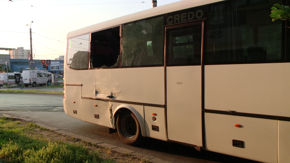 Accident cu doua autocare pline cu calatori, la Timisoara. GALERIE FOTO - Imaginea 2