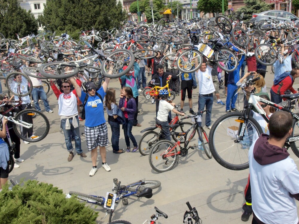 Biciclistii din Arad ies din nou in strada pentru a cere piste. Vezi traseul marsului de duminica - Imaginea 1