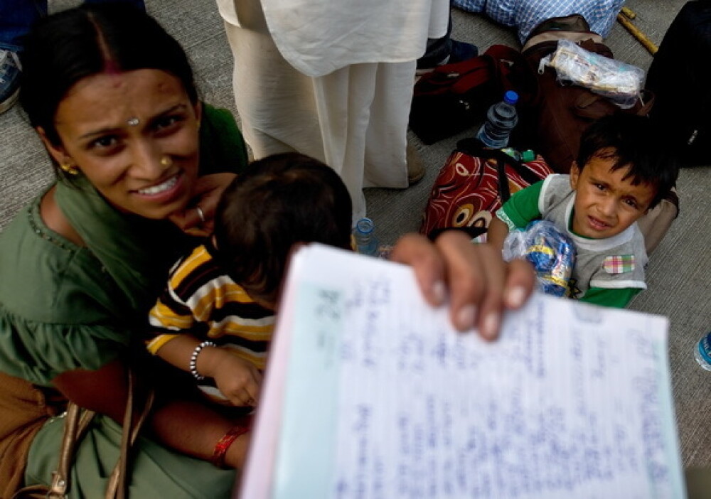 Calamitate naturala in India: 550 de persoane au murit in urma ploilor musonice. GALERIE FOTO - Imaginea 14