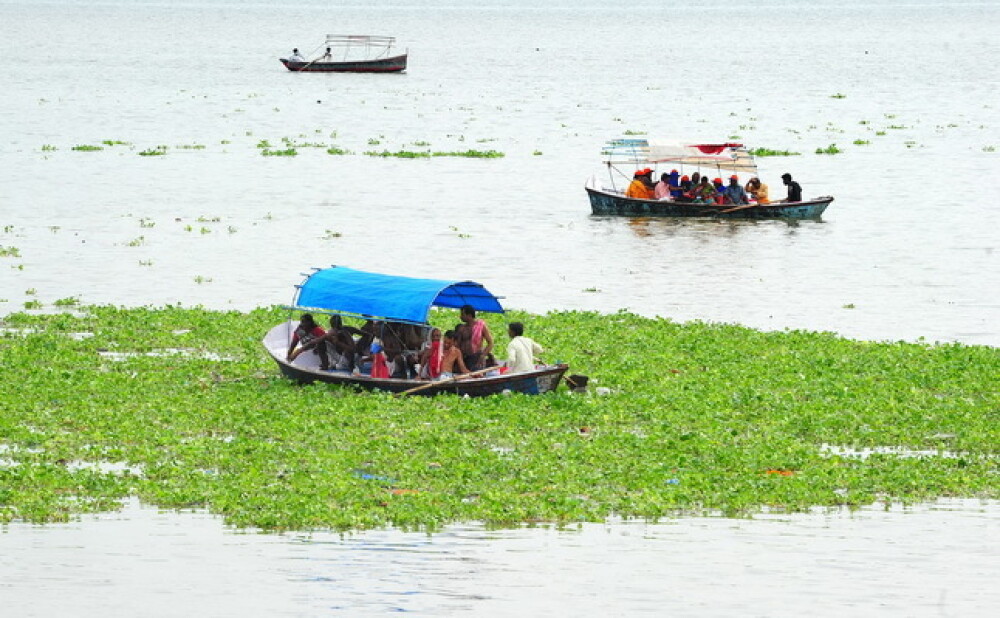 Calamitate naturala in India: 550 de persoane au murit in urma ploilor musonice. GALERIE FOTO - Imaginea 5