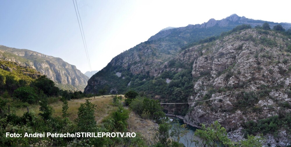 Turism pe serpentine si prapastii adanci. Cum arata un traseu montan in Muntenegru. GALERIE FOTO - Imaginea 12