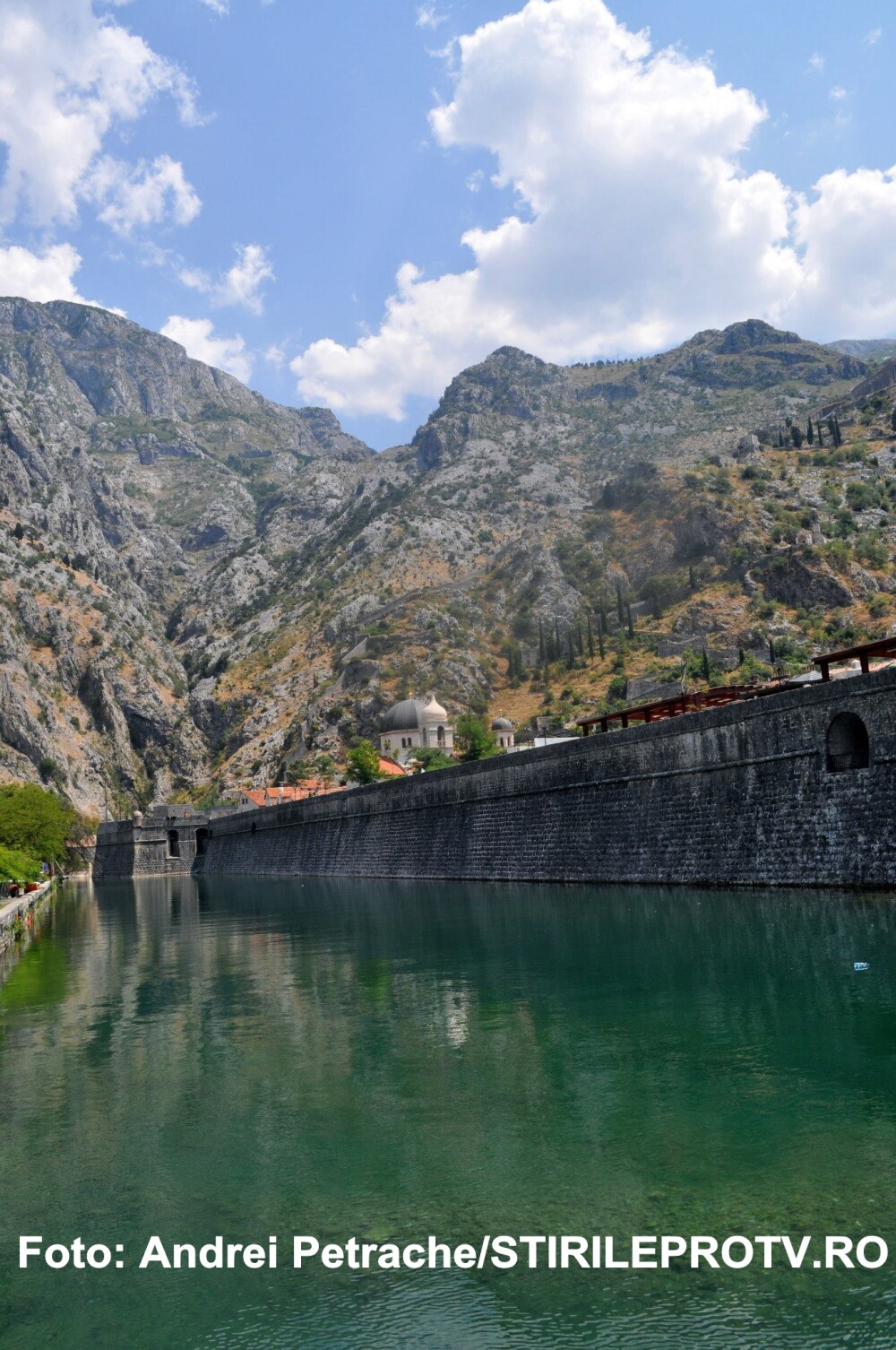 Turism pe serpentine si prapastii adanci. Cum arata un traseu montan in Muntenegru. GALERIE FOTO - Imaginea 14