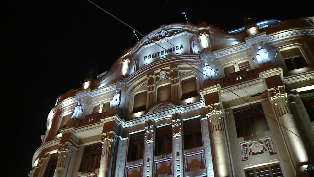 Palatul Lloyd din Piata Victoriei a fost iluminat arhitectural, printr-o sponsorizare. GALERIE FOTO - Imaginea 3