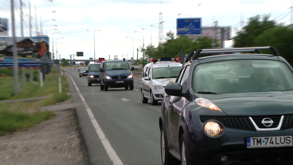 Trupurile neinsufletite ale celor doi soti care au murit in accidentul din Muntenegru au ajuns acasa - Imaginea 8