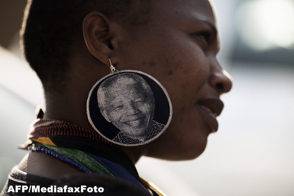 Nelson Mandela, in stare critica, dupa a 20-a zi in spital. Oficial: Este tinut in viata de aparate - Imaginea 2