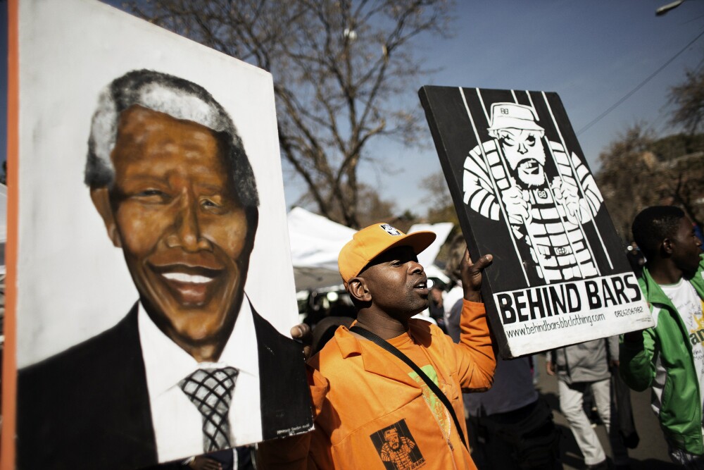 Nelson Mandela a murit. Fostul presedinte al Africii de Sud avea 95 de ani - Imaginea 3