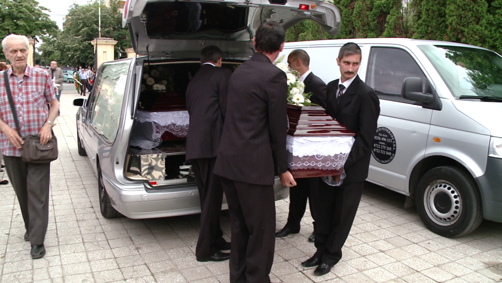 Cei doi soti din Timisoara care si-au pierdut viata in Muntenegru au fost astazi inmormantati. FOTO - Imaginea 8