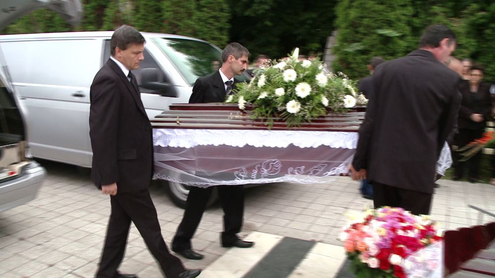 Cei doi soti din Timisoara care si-au pierdut viata in Muntenegru au fost astazi inmormantati. FOTO - Imaginea 10