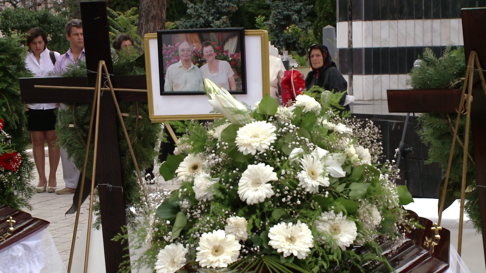 Cei doi soti din Timisoara care si-au pierdut viata in Muntenegru au fost astazi inmormantati. FOTO - Imaginea 12