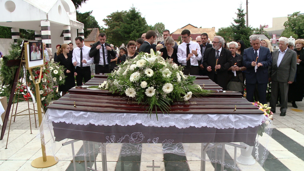 Cei doi soti din Timisoara care si-au pierdut viata in Muntenegru au fost astazi inmormantati. FOTO - Imaginea 20