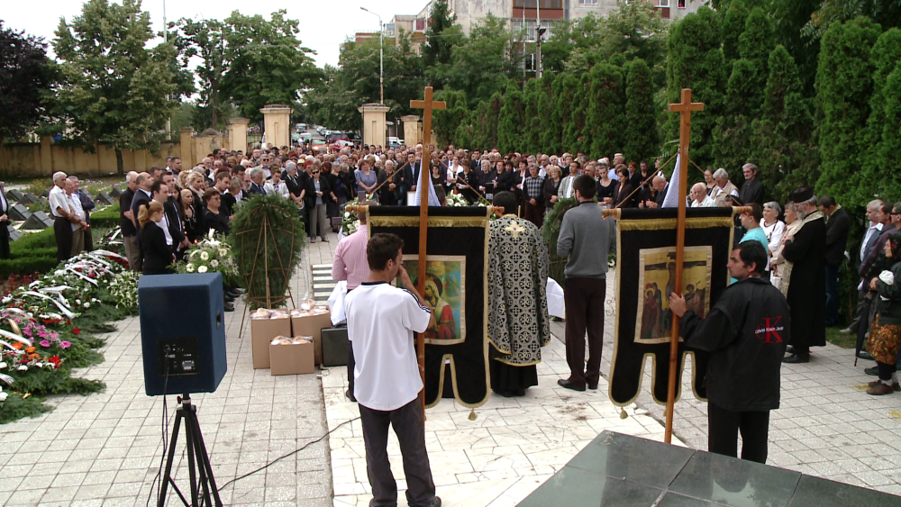 Cei doi soti din Timisoara care si-au pierdut viata in Muntenegru au fost astazi inmormantati. FOTO - Imaginea 21