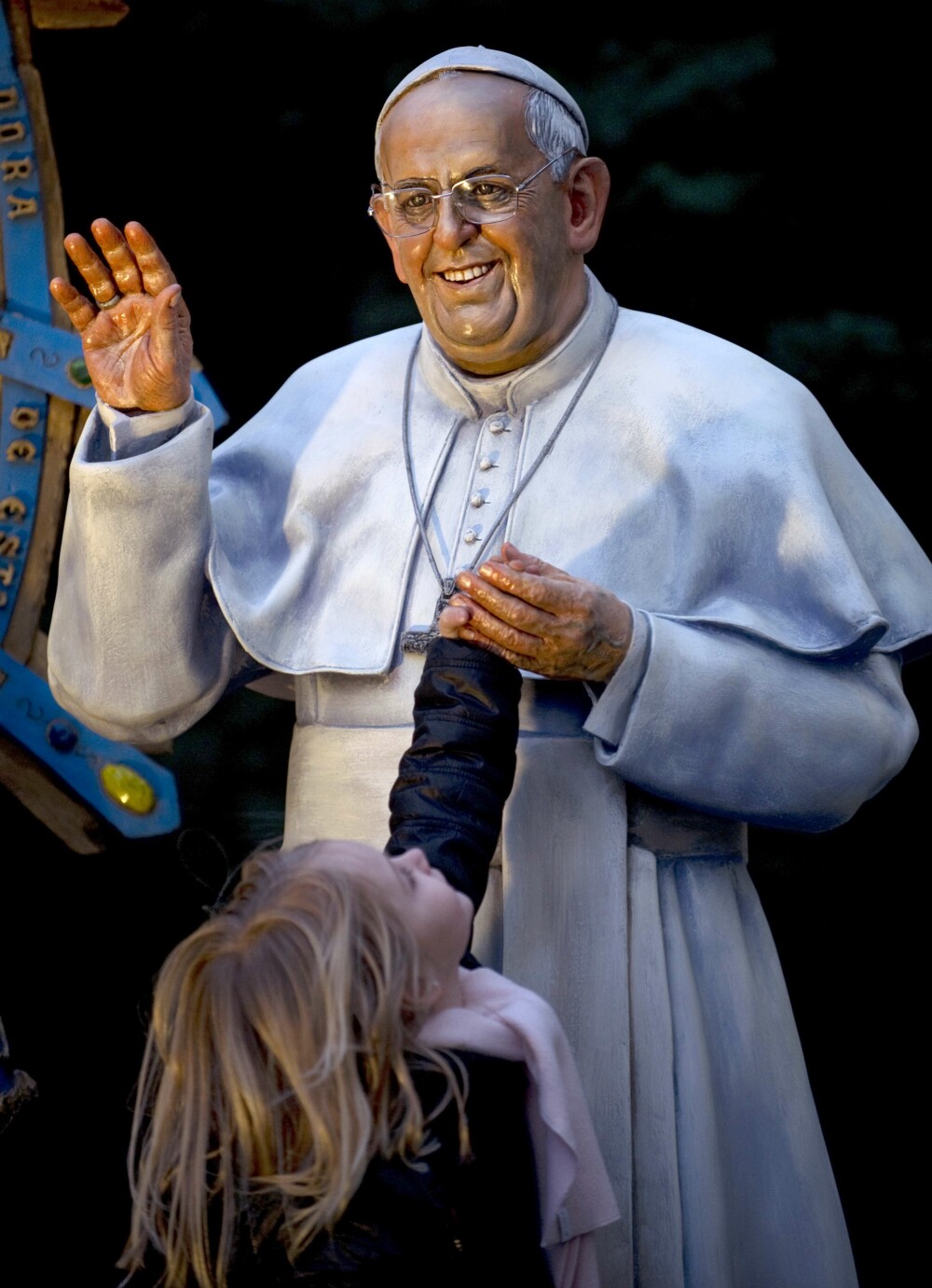O statuie in marime naturala a Papei Francisc a fost instalata la Catedrala din Buenos Aires - Imaginea 2
