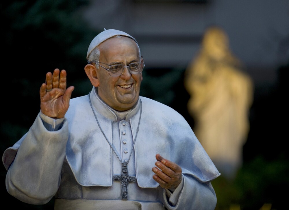 O statuie in marime naturala a Papei Francisc a fost instalata la Catedrala din Buenos Aires - Imaginea 3