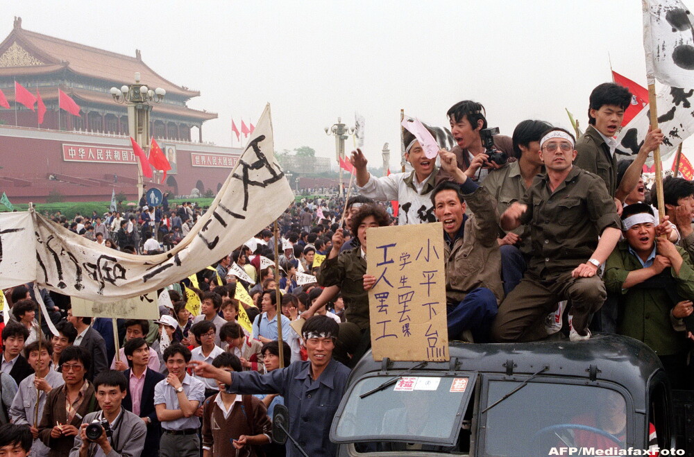 25 de ani de la masacrul din Piata Tiananmen. Lupta revolutionarilor chinezi, povestita de un fost protestatar: LIBERTATE! - Imaginea 2
