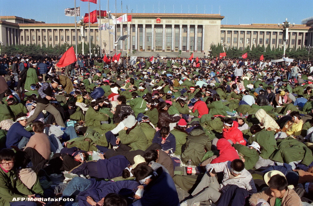 25 de ani de la masacrul din Piata Tiananmen. Lupta revolutionarilor chinezi, povestita de un fost protestatar: LIBERTATE! - Imaginea 3