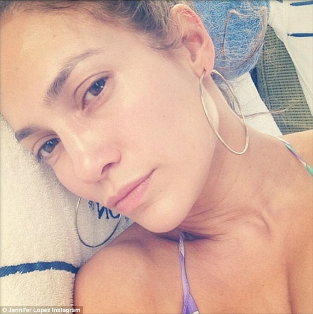 Jennifer Lopez s-a despartit de iubitul ei. Cum s-a fotografiat cantareata in acest weekend - Imaginea 1