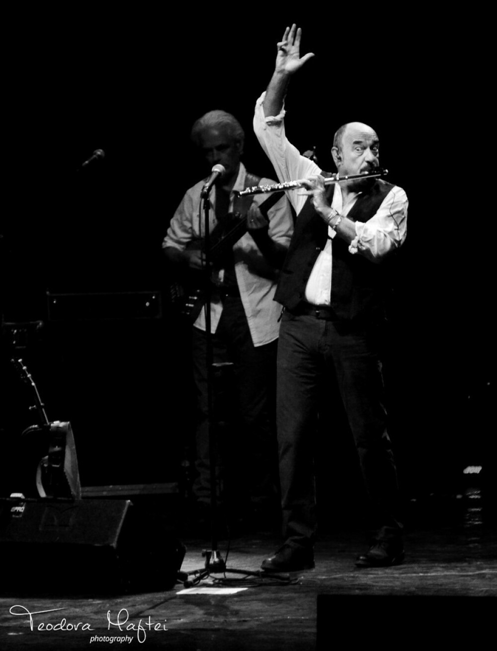 Ian Anderson (Jethro Tull) - Tinerete fara batranete si flautul fermecat pe acorduri de rock, jazz, blues si folk. FOTO - Imaginea 7