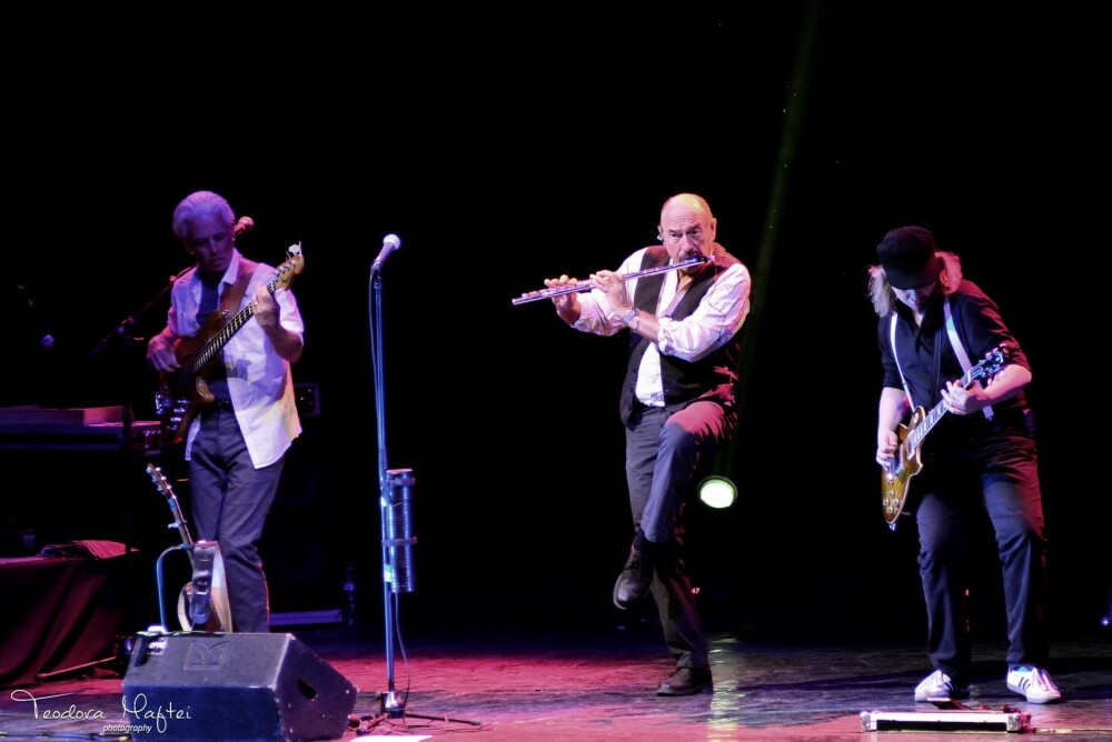 Ian Anderson (Jethro Tull) - Tinerete fara batranete si flautul fermecat pe acorduri de rock, jazz, blues si folk. FOTO - Imaginea 2