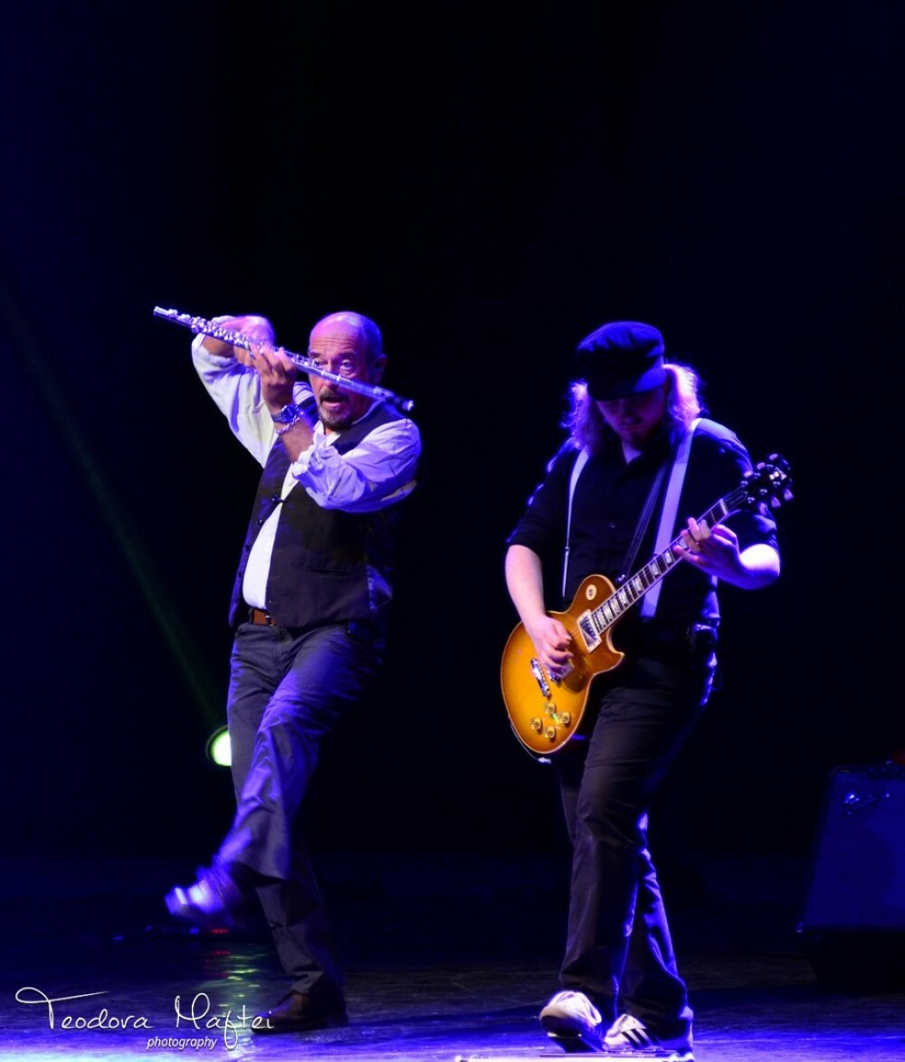Ian Anderson (Jethro Tull) - Tinerete fara batranete si flautul fermecat pe acorduri de rock, jazz, blues si folk. FOTO - Imaginea 1
