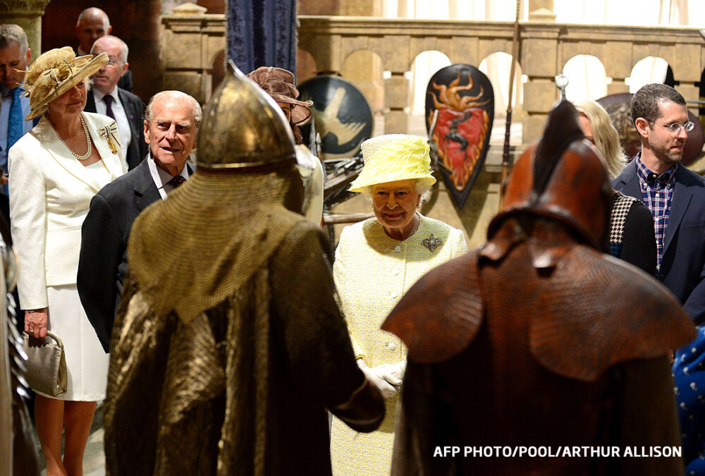 Elisabeta a II-a a Marii Britanii a vizitat Westeros. Ce a facut regina cand a ajuns la Tronul de Fier. VIDEO - Imaginea 2