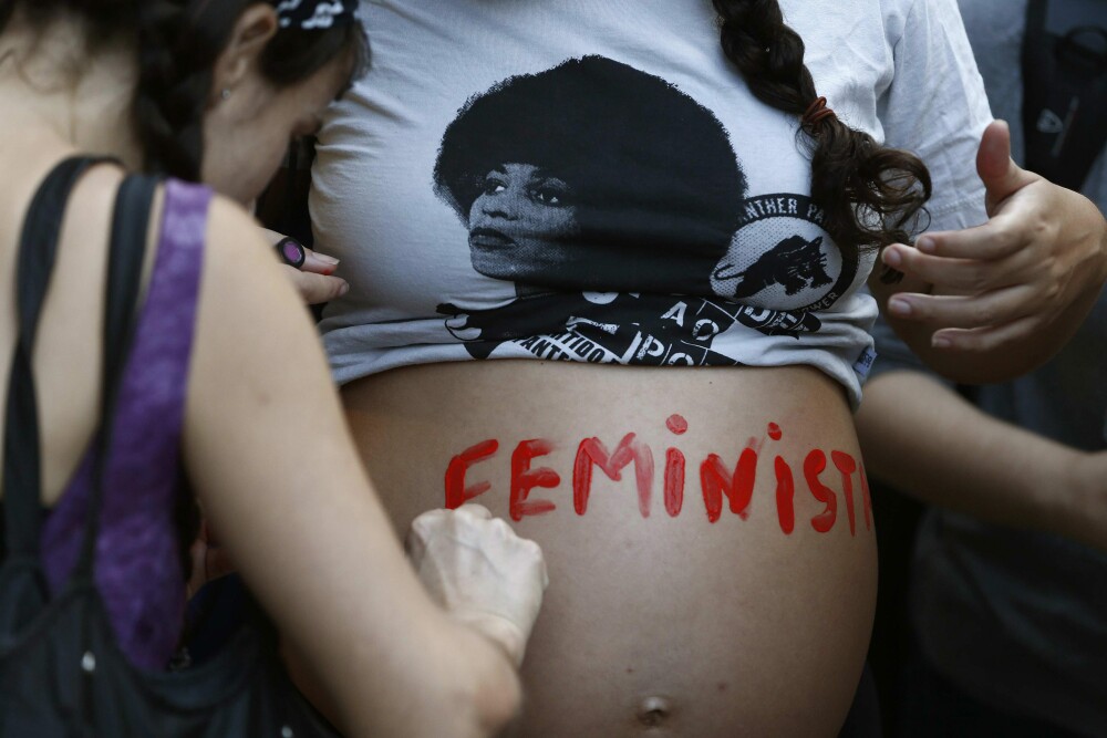 Cazul fetei violate de 30 de barbati a starnit revolta. 5000 de femei au iesit in strada sa protesteze, in Rio de Janeiro - Imaginea 3