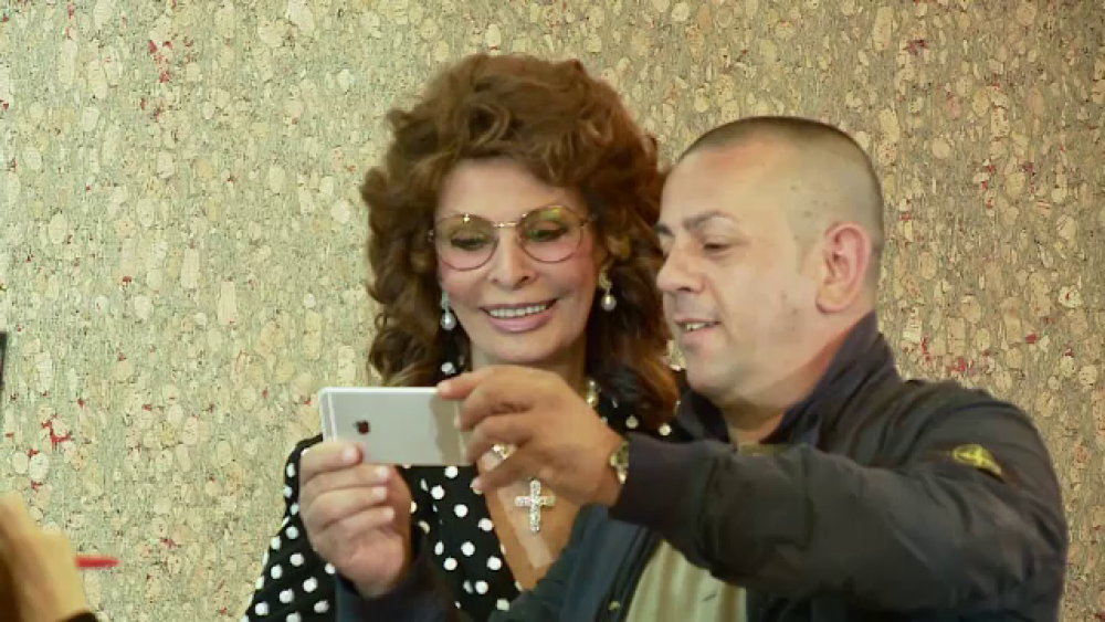 Sophia Loren împlinește 91 de ani. A cucerit Hollywoodul și a devenit simbolul cinematografiei italiene clasice. GALERIE FOTO - Imaginea 73