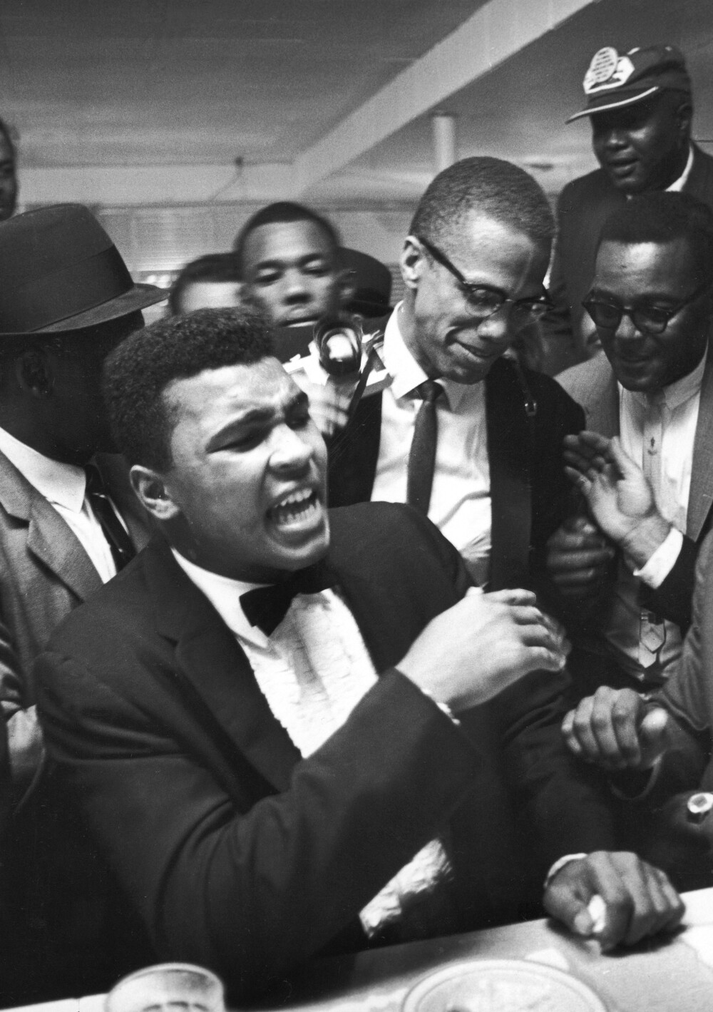 Muhammad Ali a murit. Viata si cariera celui mai bun boxer din istorie in 20 de imagini spectaculoase. GALERIE FOTO - Imaginea 1