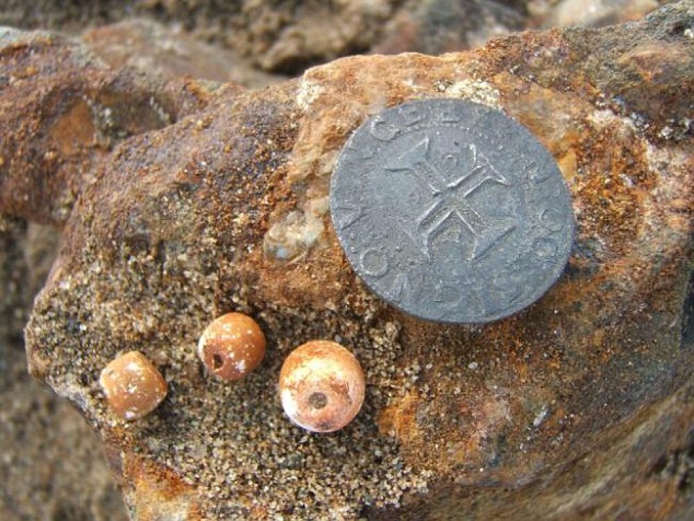 Epava unui vas portugez disparut acum 500 de ani, descoperita in DESERT. Valoarea miilor de monezi din aur gasite la bord - Imaginea 3