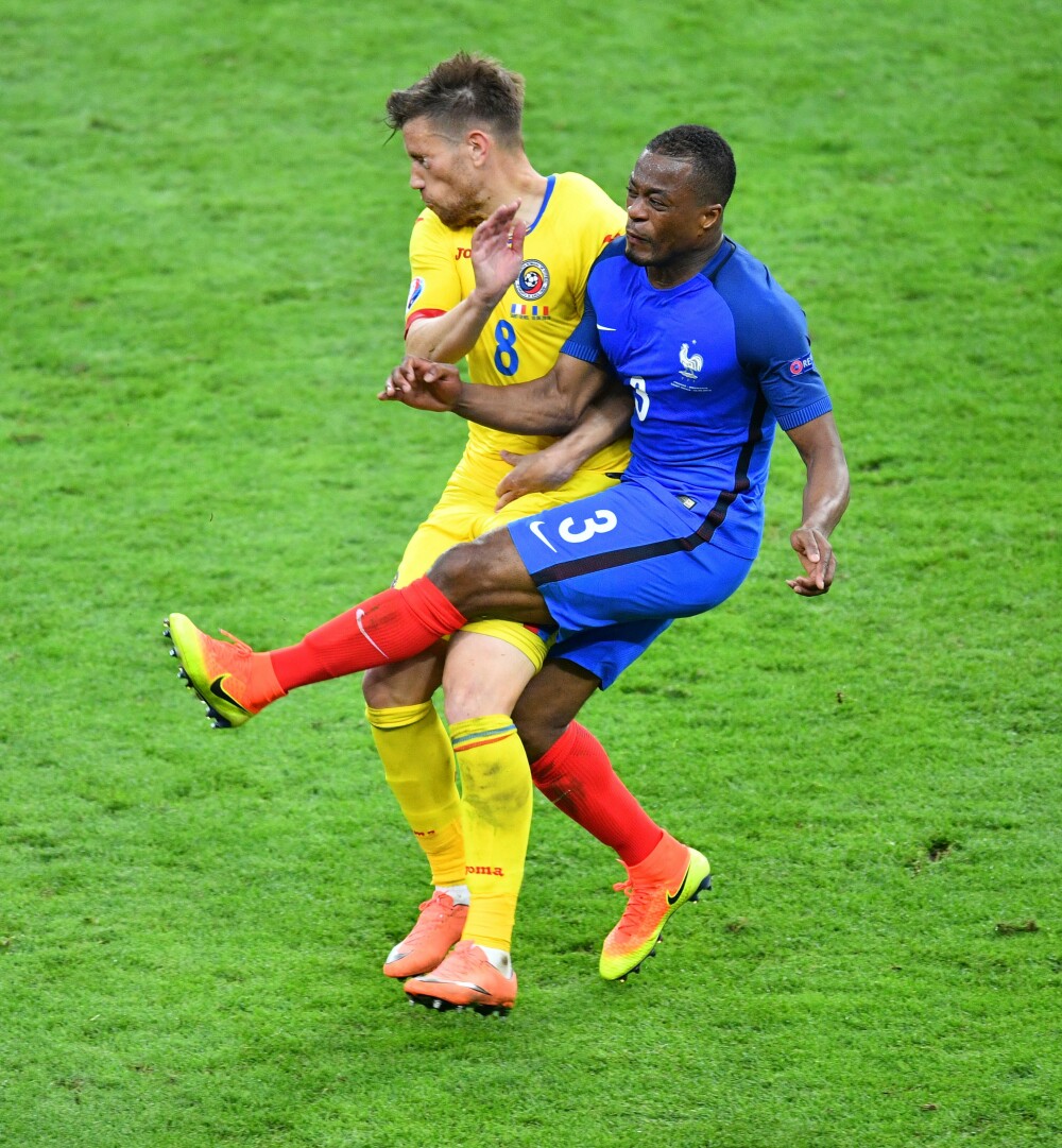 Fundasul francez Patrice Evra, dupa meciul Romania-Franta: Aveam impresia ca sunt 12 in teren. Romanii au alergat ca nebunii - Imaginea 1