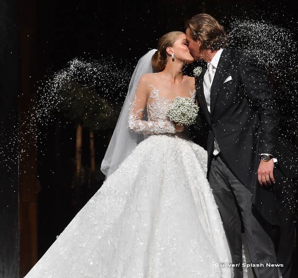 Mostenitoarea averii Swarovski s-a casatorit intr-o rochie cu 500.000 de cristale. Pretul astronomic la care s-a ridicat - Imaginea 2